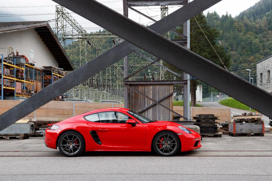  Porsche 718 Cayman S 2016 года  (фото 32 из 36)